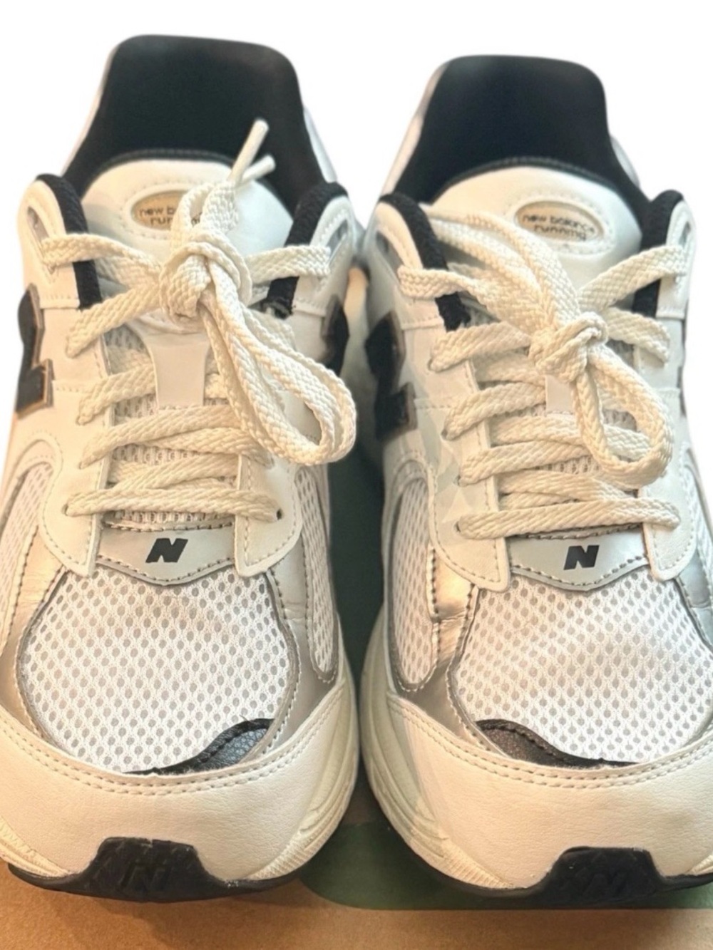 New Balance 2002R - Men's 6.5/Women’s 8 Sneaker Shoes
White/Black/Gold